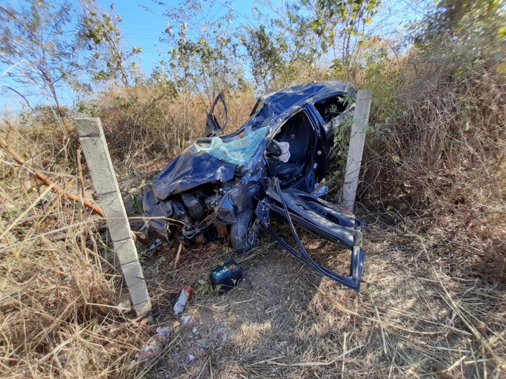 Acidente com carro de família deixa homem morto em Floriano; esposa e filhos ficaram feridos