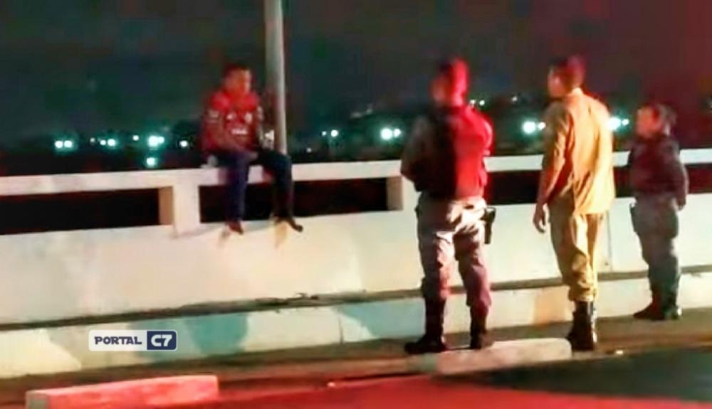 Homem ameaça saltar da ponte sobre o Rio Parnaíba entre Floriano e Barão de Grajaú