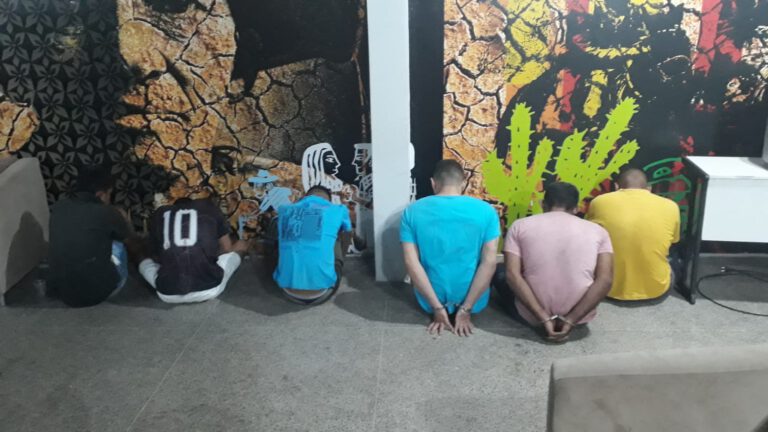 Com prédio da PM caindo aos pedaços, bandidos são levados ao Centro Cultural em cidade do Piauí