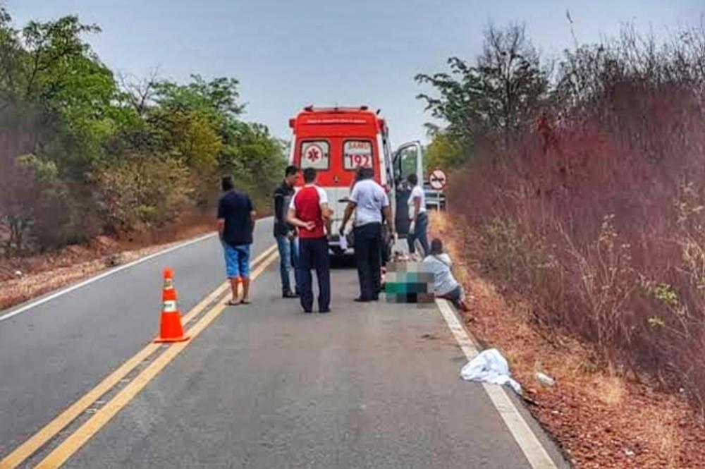 Tia e sobrinha morrem após acidente entre moto e carro em rodovia do Piauí