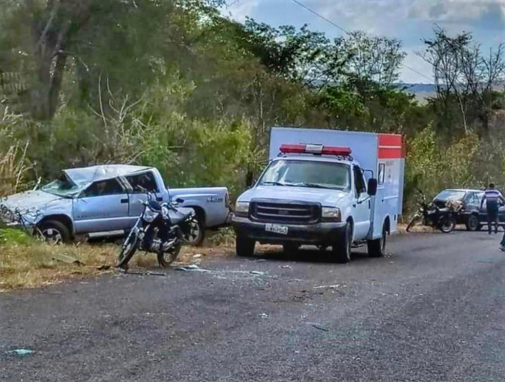 Homem morre e esposa e filho ficam feridos em grave acidente em Miguel Leão