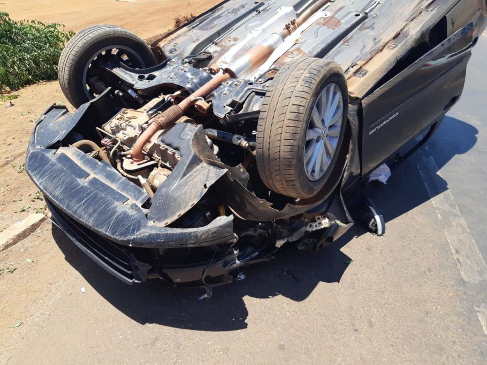 Motorista escapa da morte após capotar carro em acidente na BR-316 no Piauí
