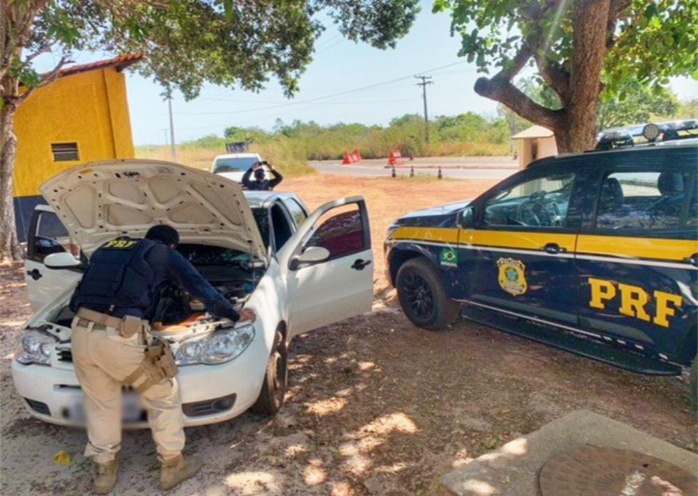 Homem com 10 mil reais é preso na BR-343 no Piauí com carro roubado no Ceará