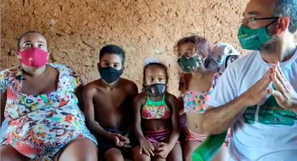 Mãe de 4 filhos, grávida de gêmeos pede ajuda para conseguir alimentos em Palmeirais