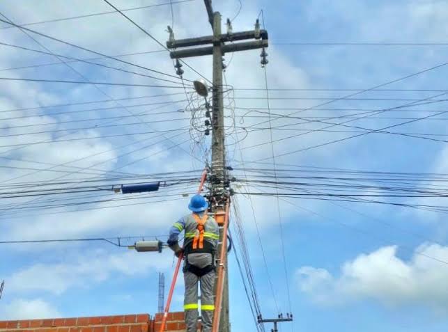 Equatorial corta energia da casa de adolescente que usa aparelhos vitais no Piauí