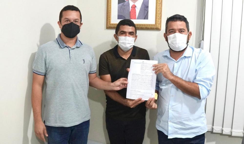 Prefeito assina convênio para recuperação de estrada em São Francisco do Maranhão