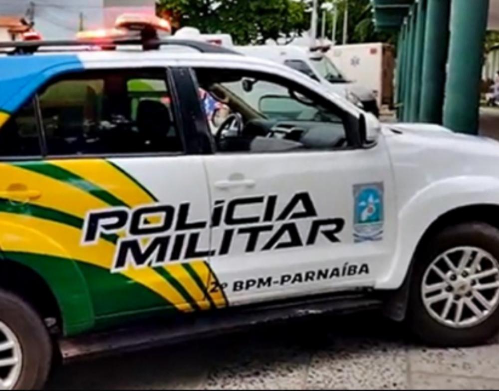 Homem esfaqueado no pescoço, vai para casa e morre na porta de hospital no Piauí