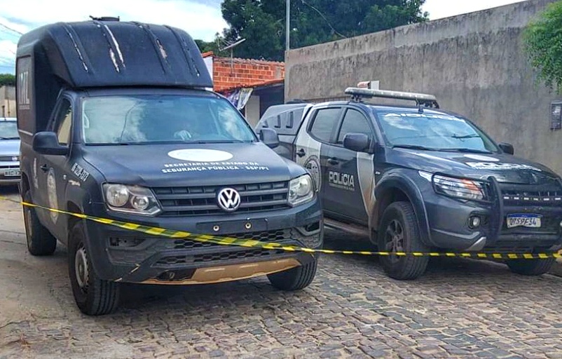 Homem é morto com tiros na cabeça enquanto pilotava moto em cidade do Piauí