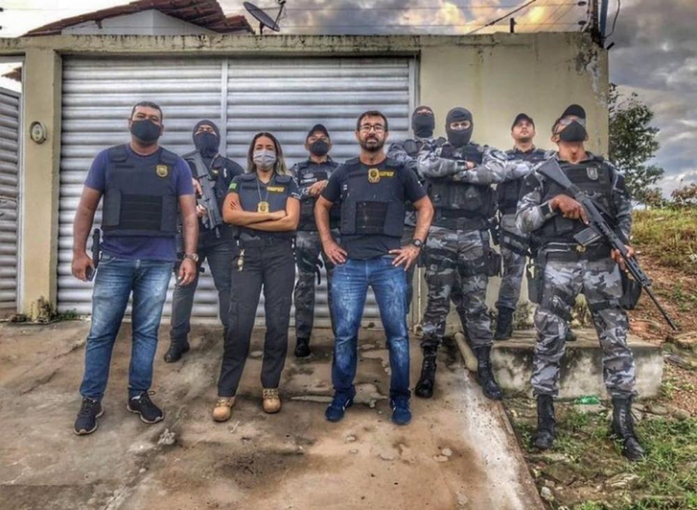 Polícia Civil com apoio da Força Tática prende suspeitos com Armas e Drogas em Floriano