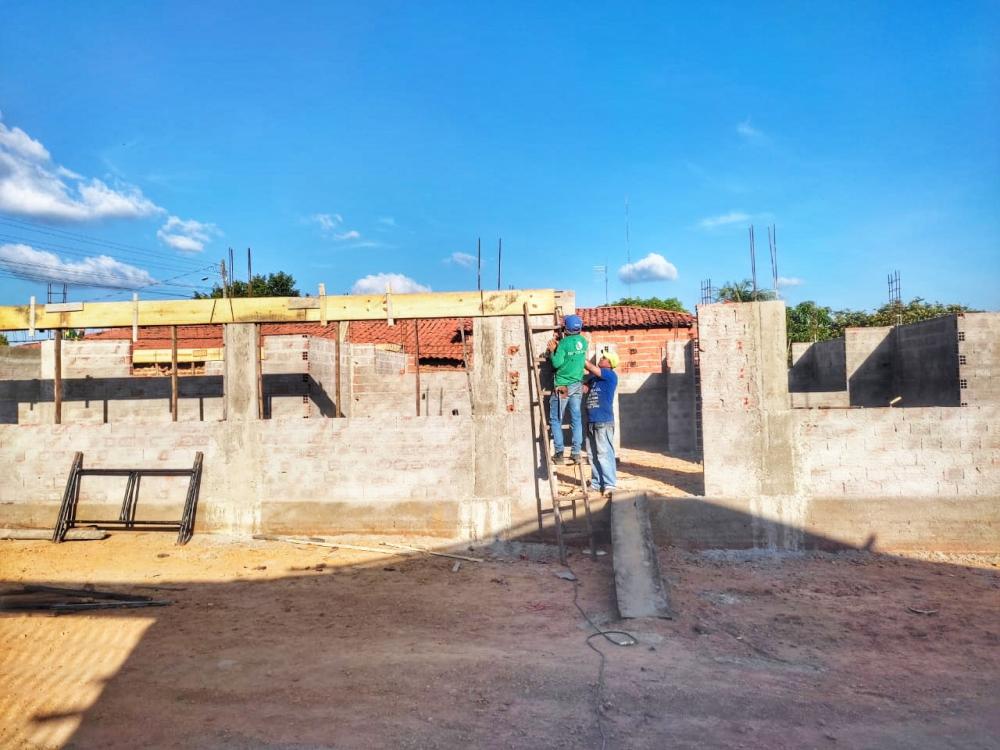 Reforma da escola do Mimoso receberá ampliação e novo espaço; garante Adelbarto Santos