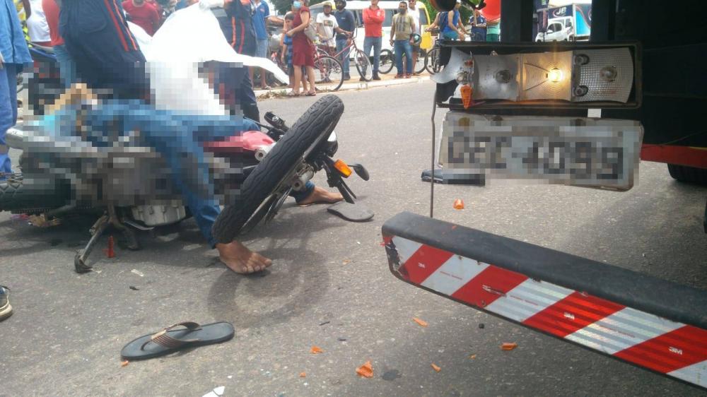 Motociclista morre ao colidir em traseira de caminhão na BR-343 no Piauí