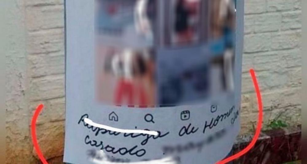 Cartaz colado em poste expõe suposta traição no Piauí: 'Rapariga de homem casado'