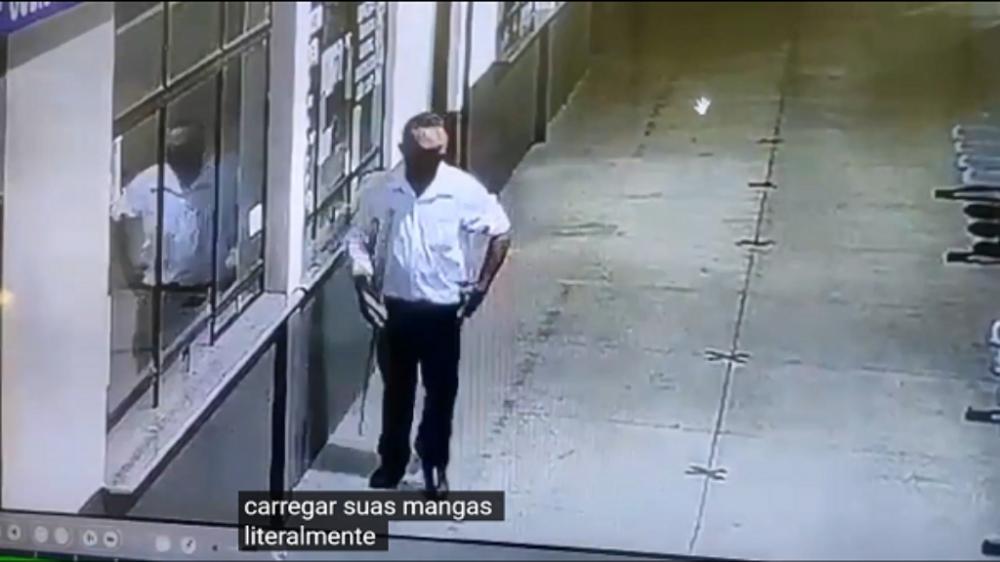 Homem é flagrado por câmera furtando celular em agência na rodoviária de Floriano