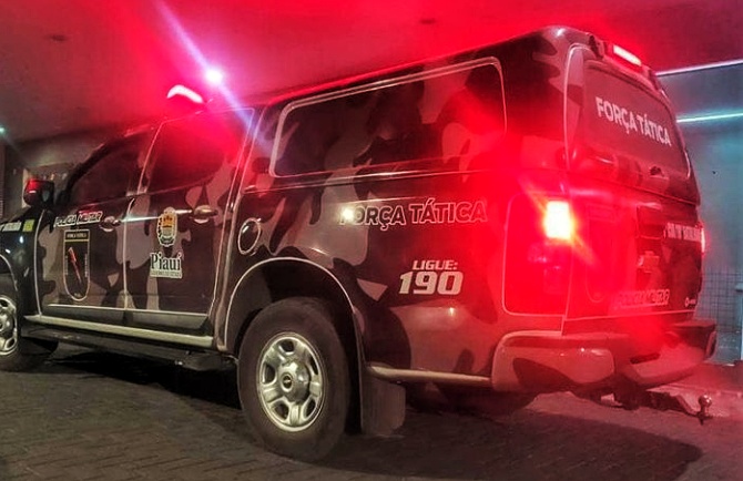 Homem é assassinado a tiros e suspeito é morto por populares em Floriano