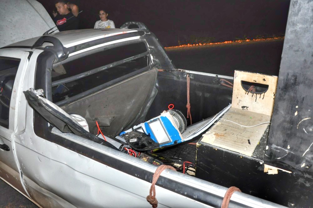 Motorista perde controle e tomba carro na ‘ladeira das Pimentas’, em Hugo Napoleão