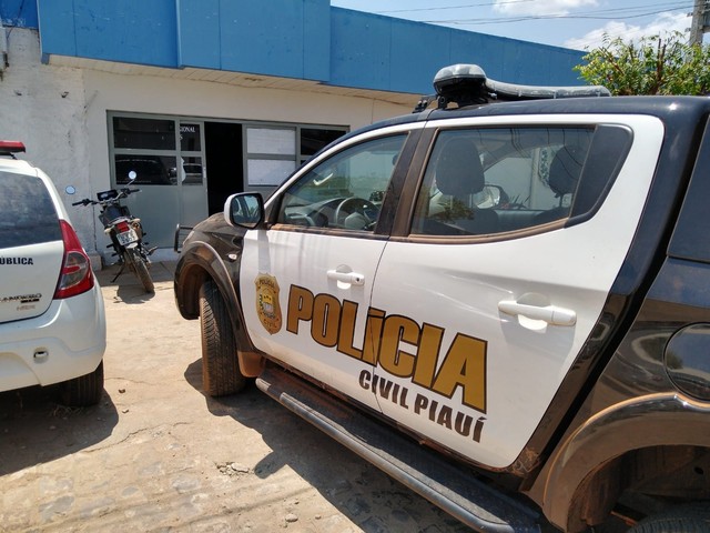 Ex-jogador de futebol é assassinado com tiro na frente da filha ao chegar em casa no Piauí