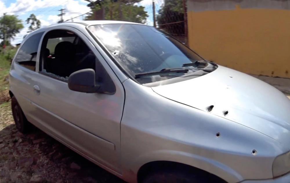 Carro de suplente de vereador de Palmeirais é crivado de balas em Teresina