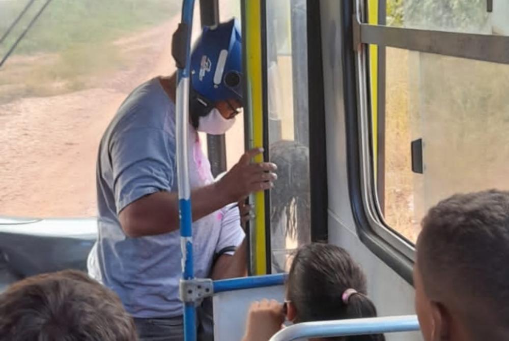 Ex-marido invade ônibus escolar com crianças e agride professora em Nazária