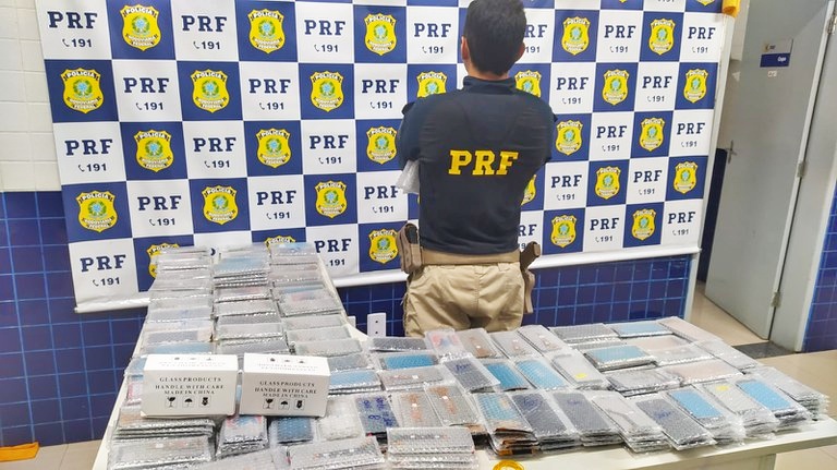 Acessórios falsificados encontrados em bagageiro de ônibus avaliados em 120 mil são apreendidos em Floriano
