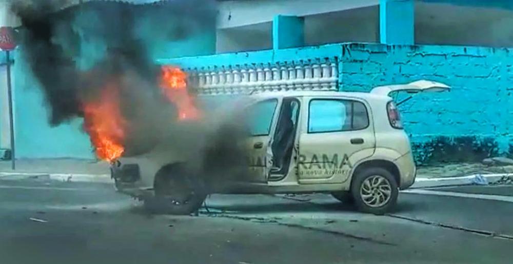 Carro da Prefeitura de Parnarama pega fogo e fica destruído em Timon; veja o vídeo!