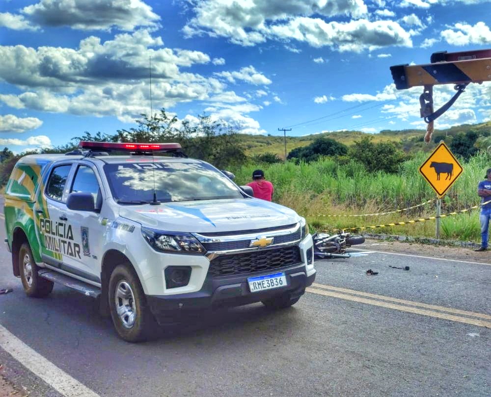 Motociclista morre após colidir na lateral de caminhão baú em cidade do Piauí