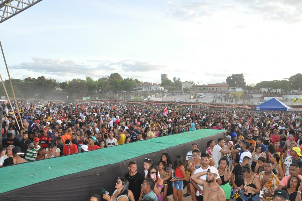 Mari Fernandez é vaiada por público em São Francisco do Maranhão após cancelamento de show
