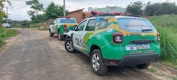 Homem é executado e duas pessoas são baleadas em residência de Floriano