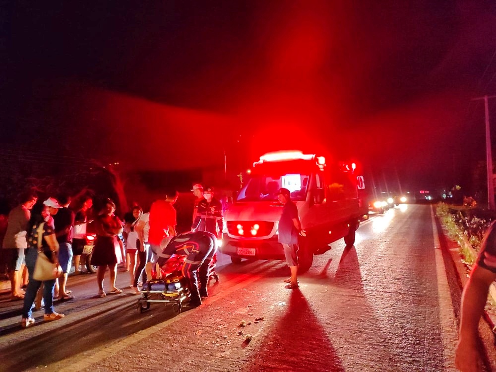 Duas jovens ficam feridas após acidente entre moto e vaca em rodovia do Piauí