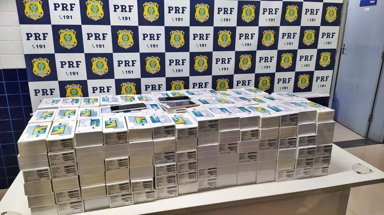 Polícia apreende cerca de 275 celulares sem nota fiscal dentro de ônibus em Floriano
