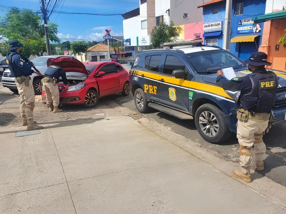 Foragido da justiça é preso após tentar fugir de fiscalização e causar acidente em Floriano