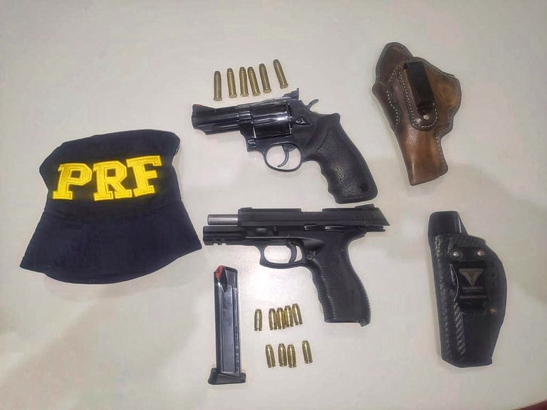 Polícia apreende armas de fogo municiadas e prende homem na BR 230, em Floriano