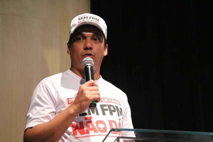 Prefeito de Angical do Piauí anuncia demissão de 30 servidores e redução salarial; veja!