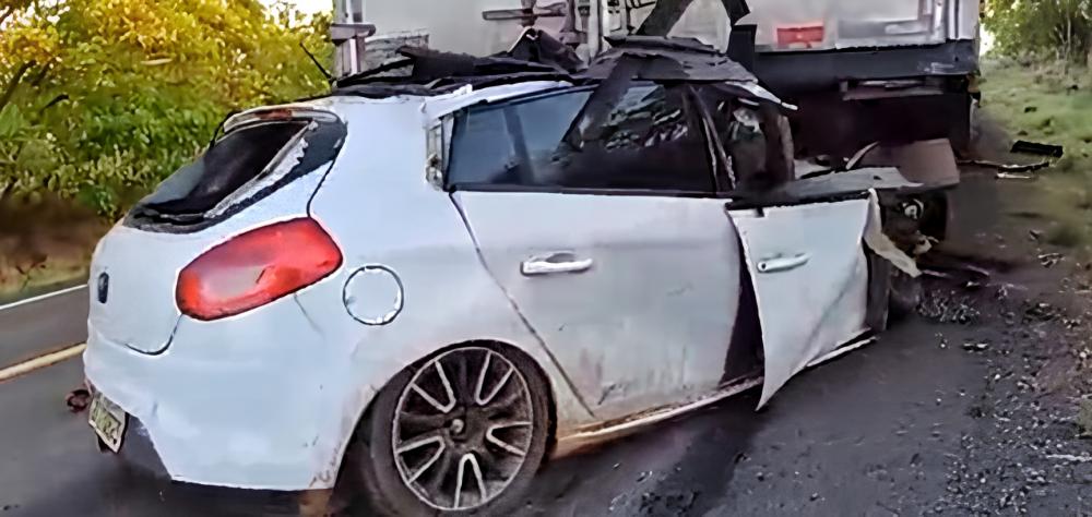 Acidente envolvendo carro e caminhão deixa duas pessoas mortas no Sul do Piauí