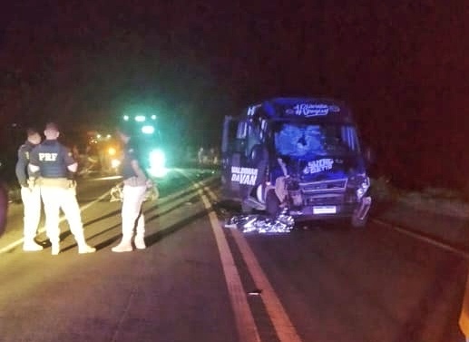 Homem de 35 anos morre após colisão entre carro e moto em Floriano