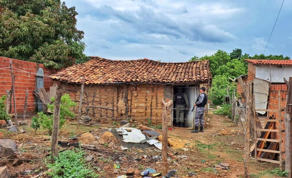 Mulher é presa suspeita de matar o próprio companheiro de 52 anos a facadas em Floriano