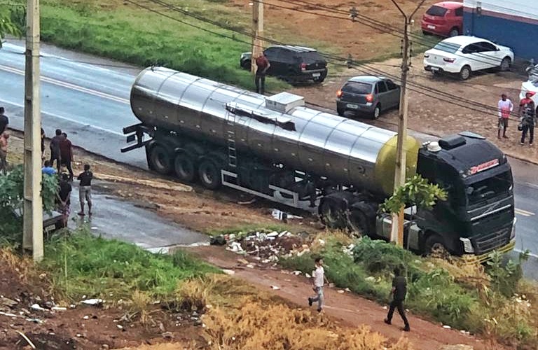 Corpo de homem fica destroçado após ser atropelado por carreta no interior do Piauí