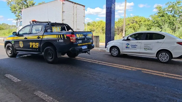Polícia apreende adolescente de 14 anos com Skunk e Cachaça na Bagagem de carro em Floriano