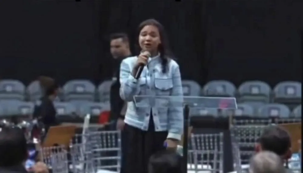 Maria Marçal chora no Centenário da Igreja Assembléia de Deus; "pastor da igreja, falou que ia me processar"