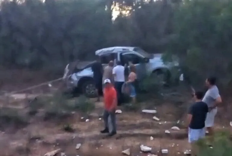 Família fica ferida após pneu de carro estourar e causar capotamento no interior do Piauí