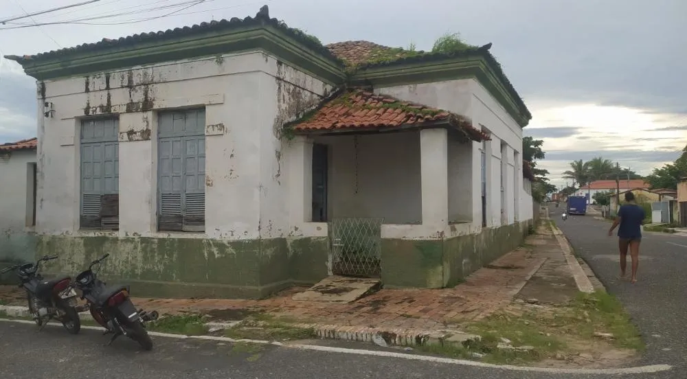 Imóvel abandonado que foi revitalizado é alvo de disputa após prefeitura de Palmeirais requerer espaço; entenda!