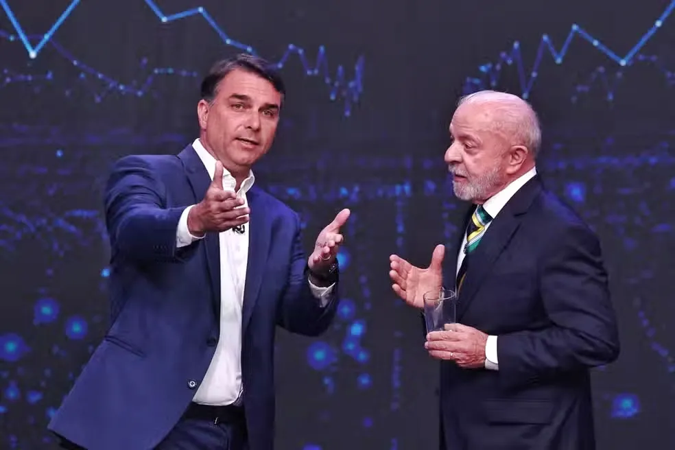 Veritá: Flávio Bolsonaro lidera intenção de voto com 51,3% dos votos válidos contra 48,7% de Lula
