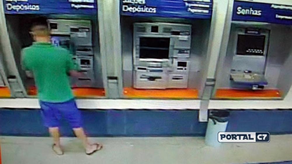Cliente vai ao banco à noite e fica trancado dentro de agência no Piauí