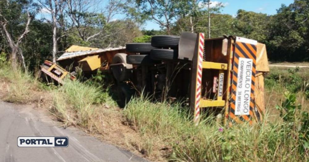 Caminhão carregado com agrotóxico tomba na BR-222