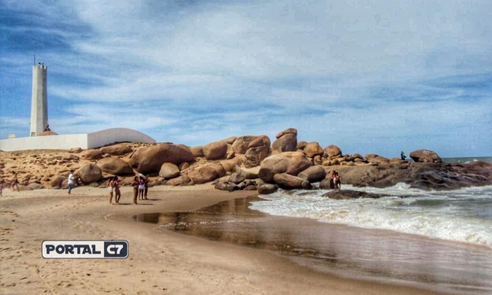 Adolescente de 17 anos morre afogada na praia da Pedra do Sal, em Parnaíba