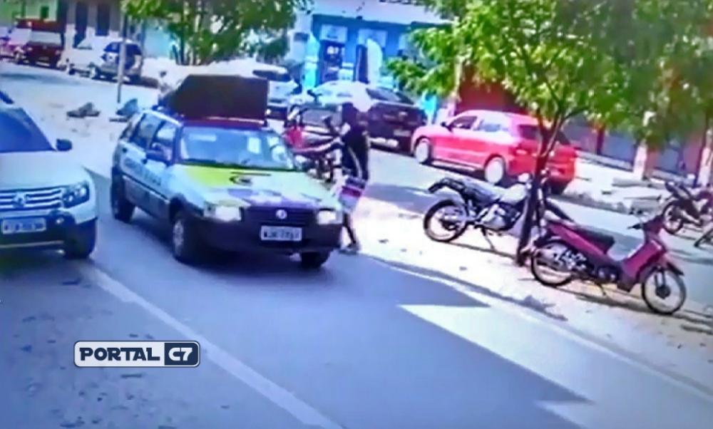 Locutor é esfaqueado dentro de carro em movimento no Piauí
