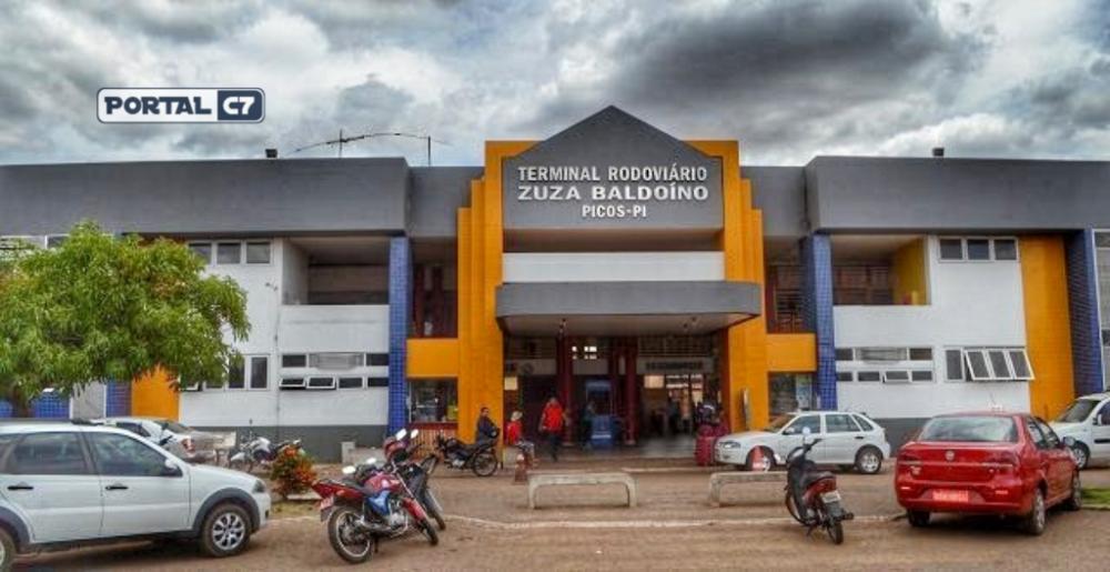 Homem é morto com golpes de faca em frente ao terminal rodoviário no Piauí