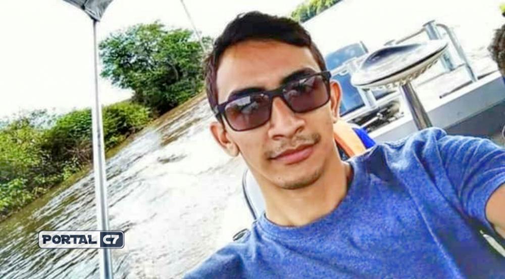 Familiares e amigos lamentam a morte do Bruno Teixeira de Palmeirais