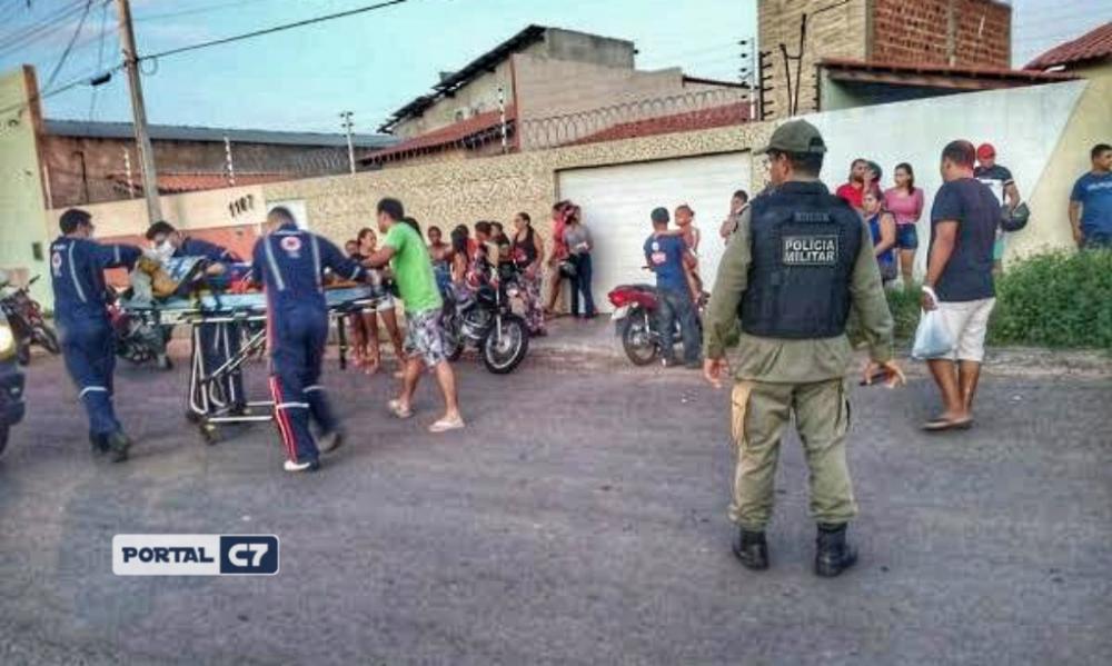 Acidente entre carro e moto deixa mulher morta e homem ferido em Floriano
