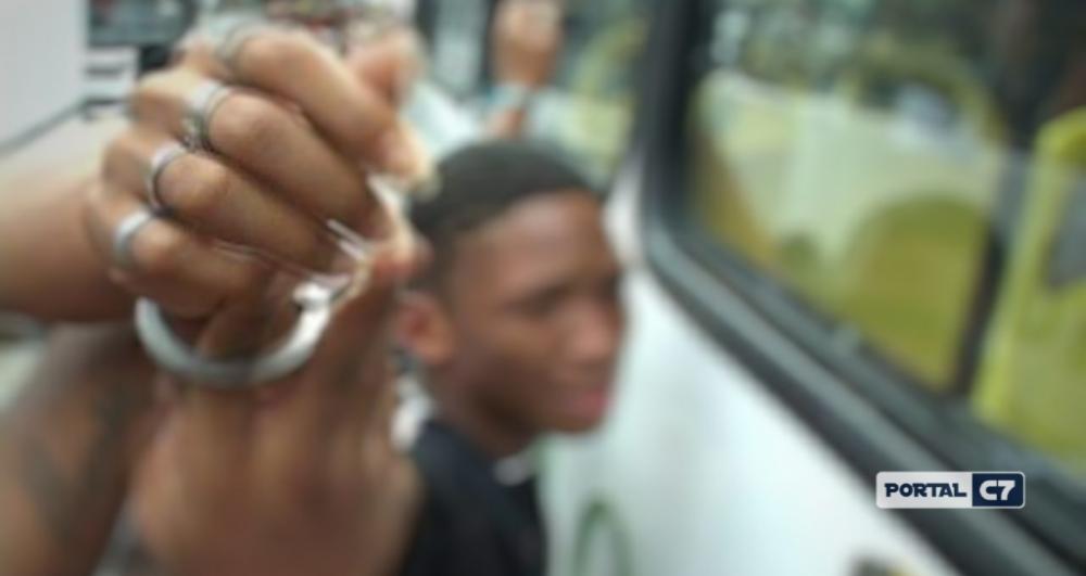 Jovem de 15 anos fala da volta de Jesus e criança muda começa a falar: 'Não bata nele papai ele é um enviado de Deus'