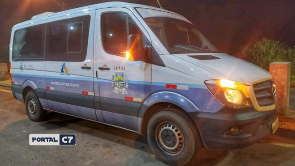 Van da prefeitura de Picos é retida em Floriano com 9 Venezuelanos
